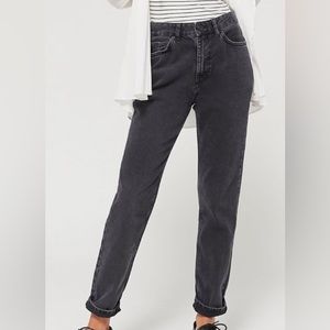 UO BDG high waisted mom jean - washed black denim